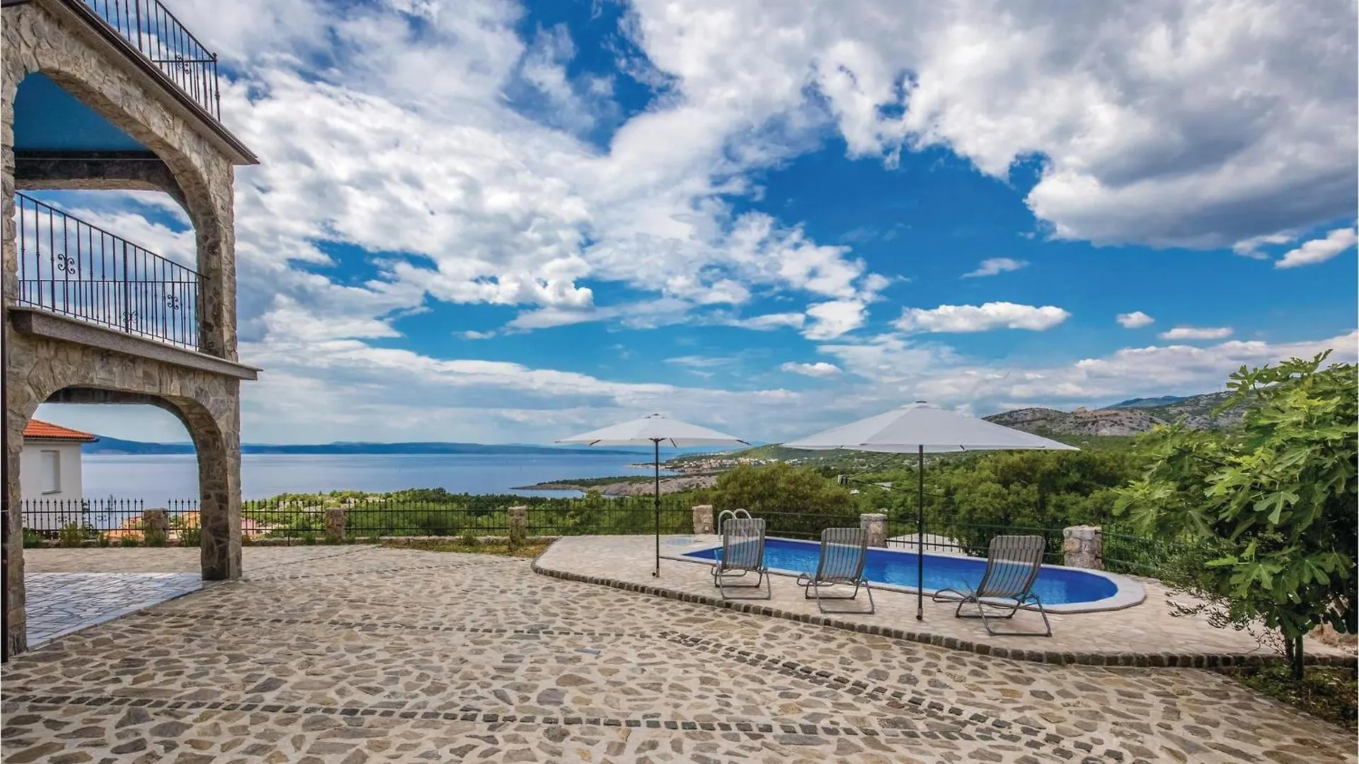 Awesome Apartment In Klenovica With Wifi
