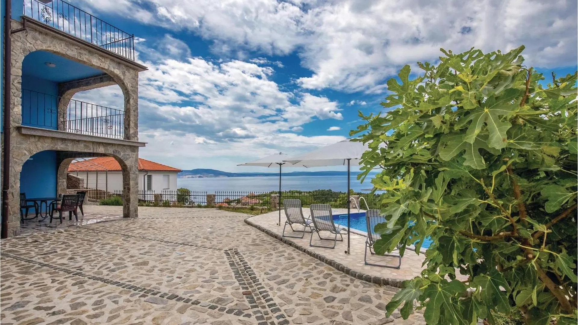 Awesome Apartment In Klenovica With Wifi